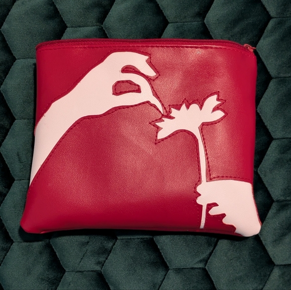 Red & white faux leather makeup bag w zipper - Picture 1 of 7
